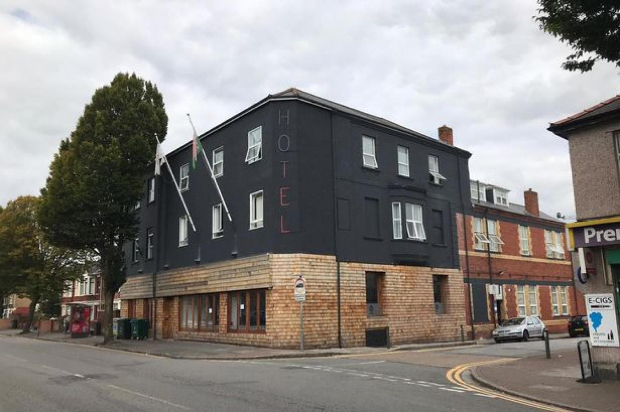 Hotels 24-7 - The Old Victoria Hotel Newport  Exterior photo